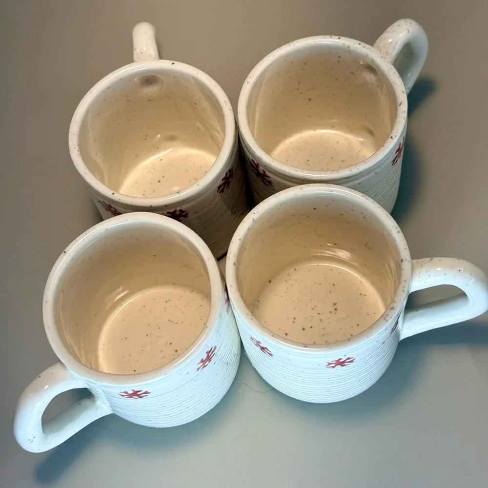 Set 4/ 1999 Hearst Communication Enesco Vintage Snow Flake Mugs Collectables